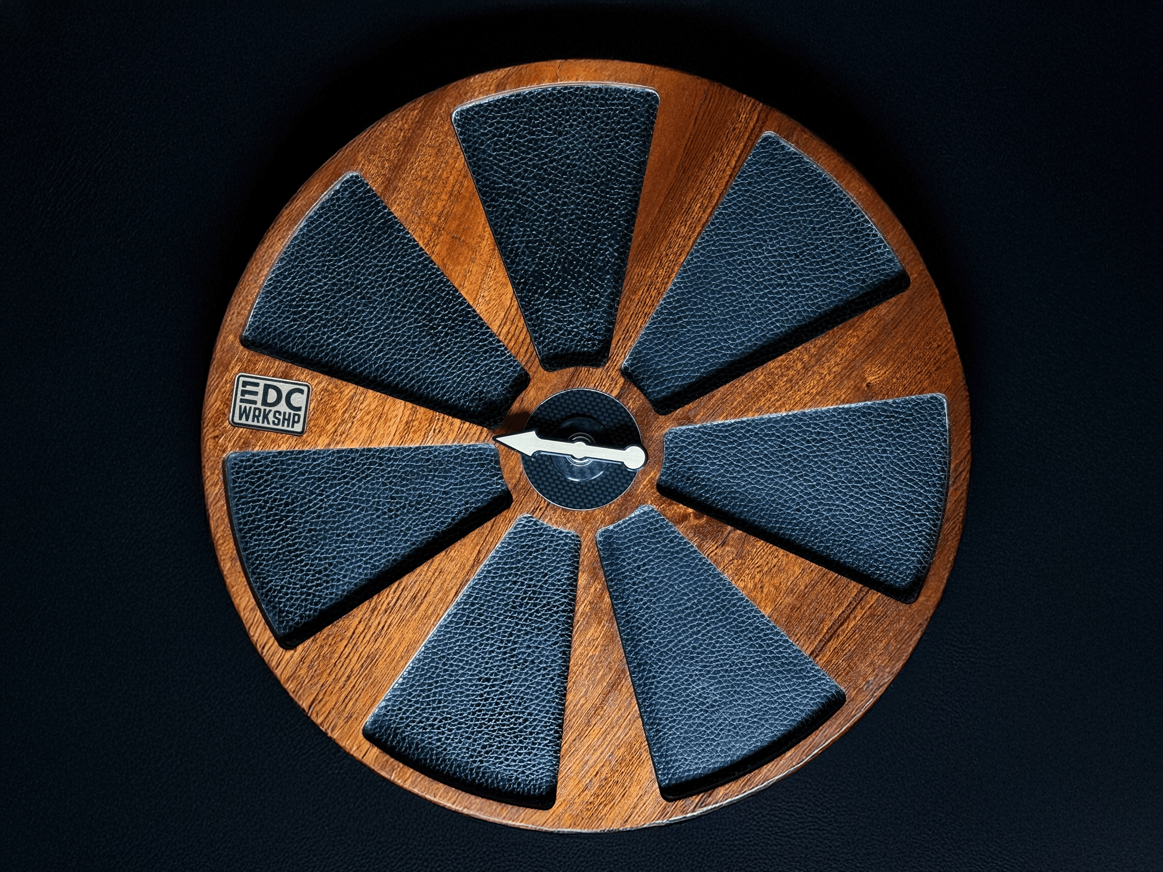 Axis Tray — Knife Selector & Premium EDC Display System